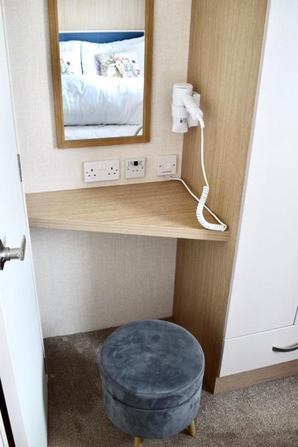 New Sea View Platinum Caravan With Huge Decking Нюкасъл ъпон Тайн Екстериор снимка