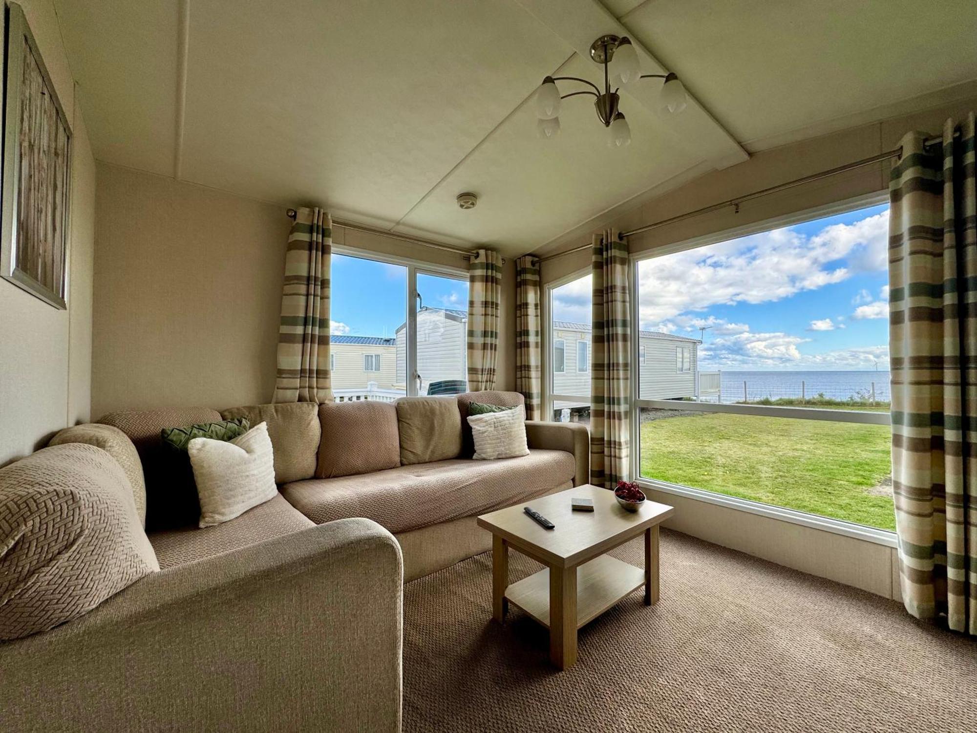 New Sea View Platinum Caravan With Huge Decking Нюкасъл ъпон Тайн Екстериор снимка