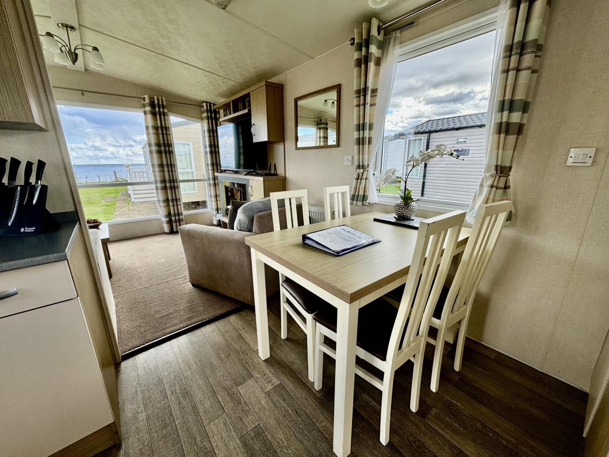 New Sea View Platinum Caravan With Huge Decking Нюкасъл ъпон Тайн Екстериор снимка