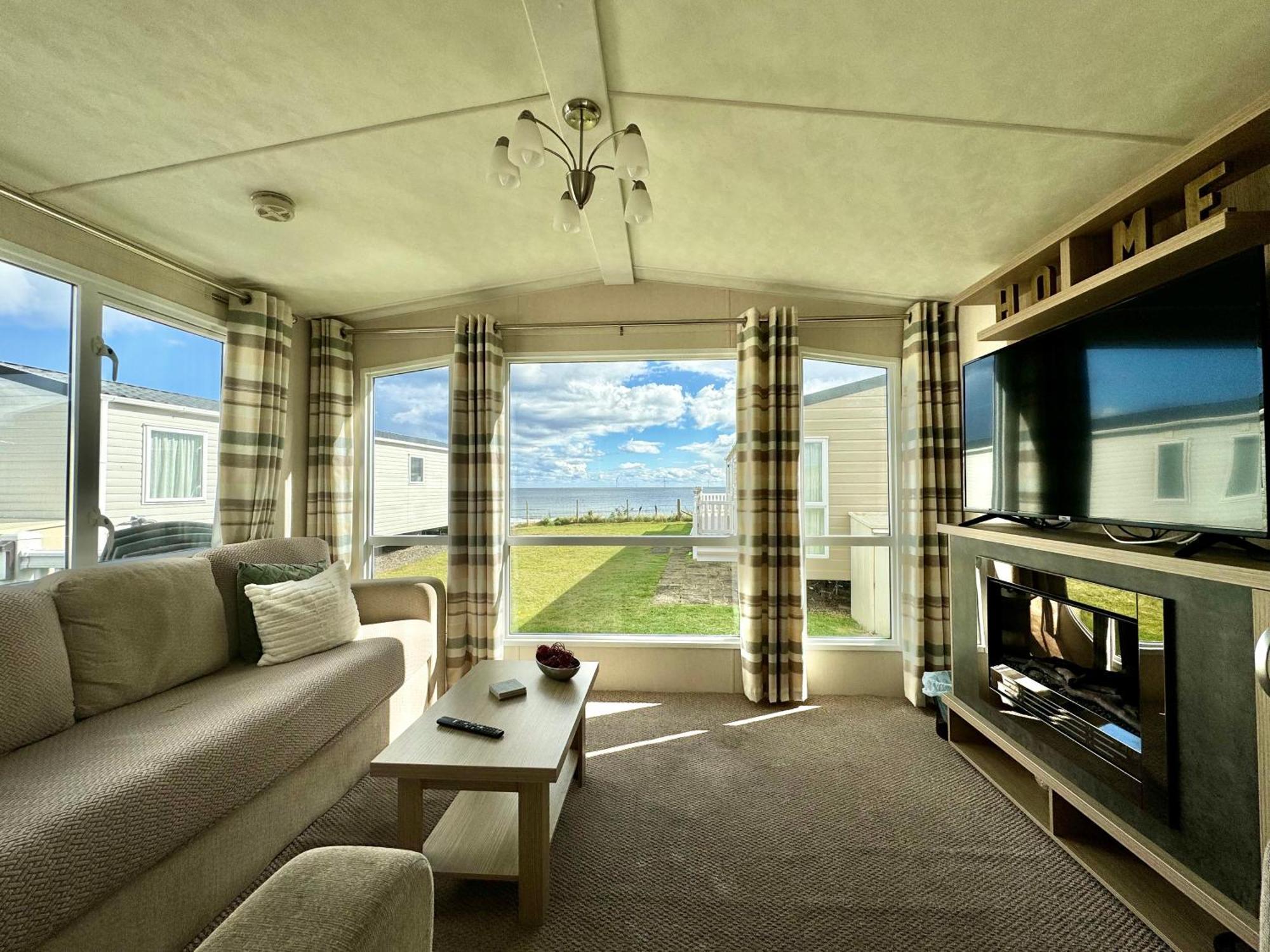 New Sea View Platinum Caravan With Huge Decking Нюкасъл ъпон Тайн Екстериор снимка