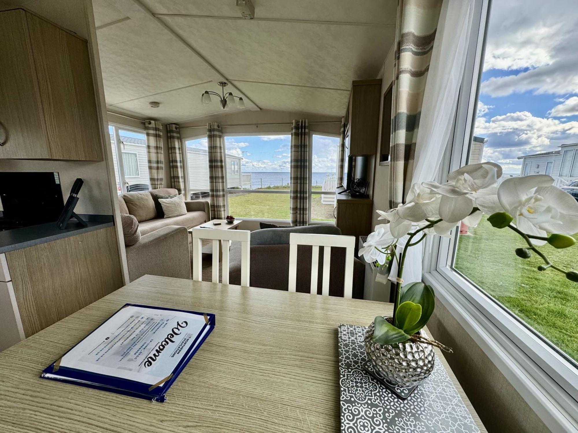 New Sea View Platinum Caravan With Huge Decking Нюкасъл ъпон Тайн Екстериор снимка
