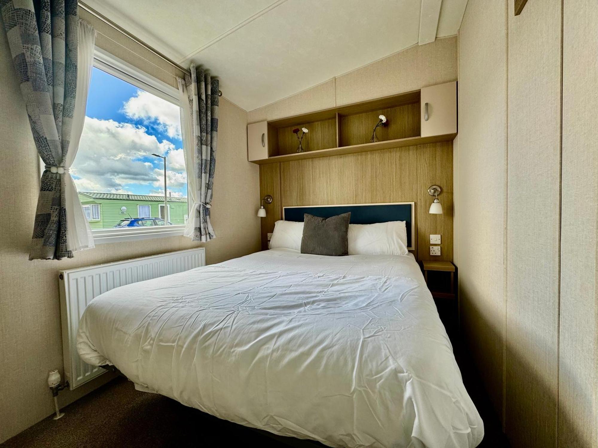 New Sea View Platinum Caravan With Huge Decking Нюкасъл ъпон Тайн Екстериор снимка