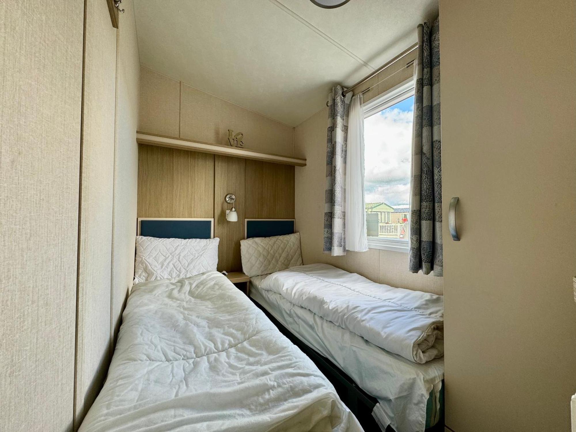 New Sea View Platinum Caravan With Huge Decking Нюкасъл ъпон Тайн Екстериор снимка