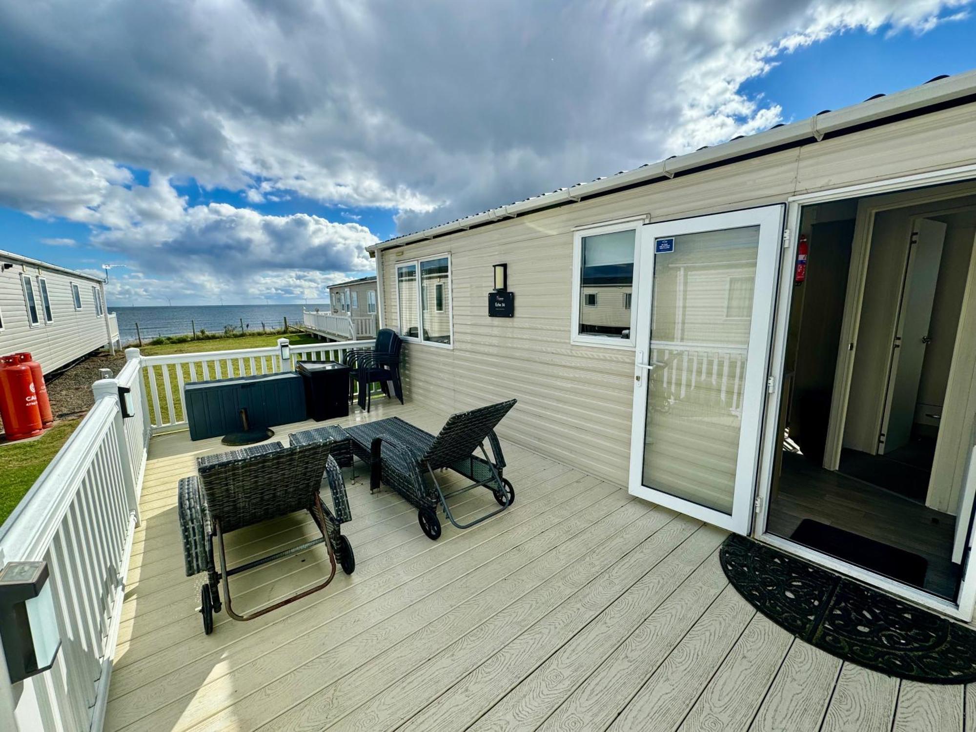 New Sea View Platinum Caravan With Huge Decking Нюкасъл ъпон Тайн Екстериор снимка